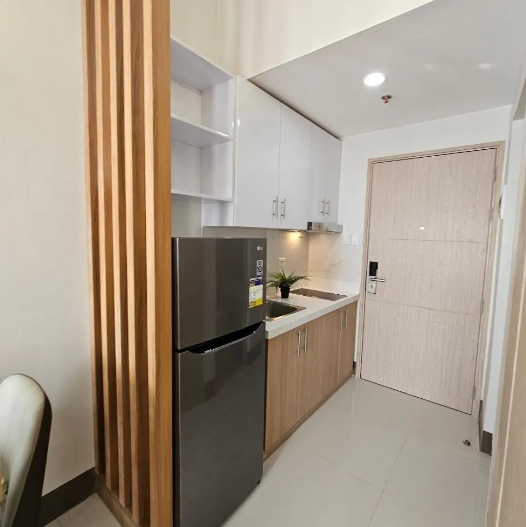 Apartment Stunning 2 Bedroom Near Airport Manila