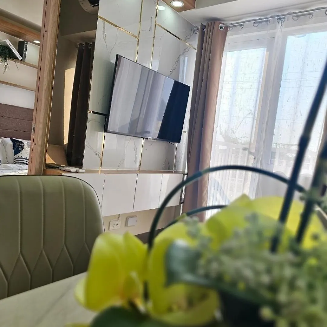 Apartment Stunning 2 Bedroom Near Airport Manila